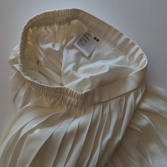 Uniqlo Pleated Off White Midi Skirt - Picture 2 of 3